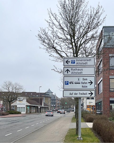 Schilder bzgl. Parkleitsystem in der Königstraße