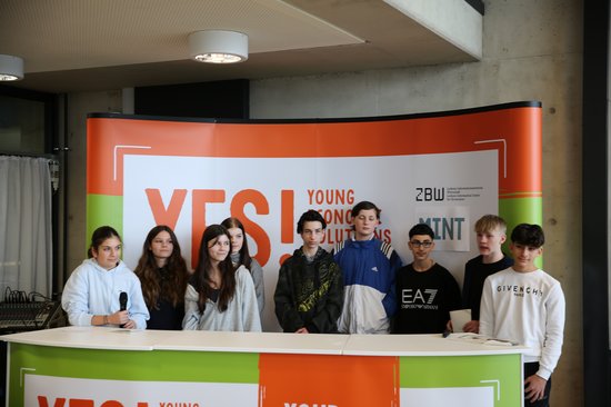 Abbildung der Finalisten von der DWGS bei ©YES! – Young Economic Solutions
