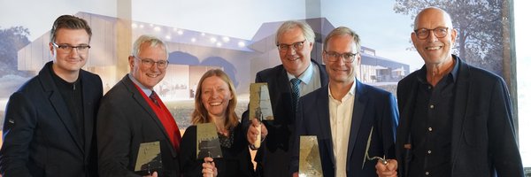 Feierliche Grundsteinlegung für das Kulturhaus „Auf der Freiheit“: Linus Wirwoll (Vorsitzender der Jugendkonferenz), Arne Hansen (Vorsitzender des Fördervereins Kulturhaus Schleswig e.V.), Dr. Ute Lemm (Generalintendantin und Geschäftsführerin der Schleswig-Holsteinisches Landestheater und Sinfonieorchester GmbH), Stephan Dose (Bürgermeister Stadt Schleswig), Guido Wendt (Kultursekretär des Landes Schleswig-Holstein), Klaus-H. Petersen (ppp architekten und stadtplaner)